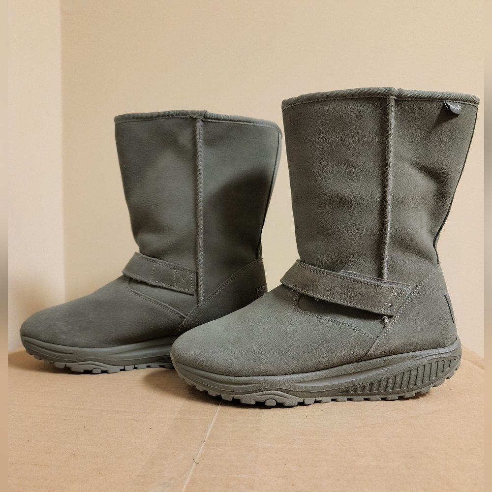 NWT Skechers Grey Shape Up Boots for Women lined with Faux Fur, Sz 9